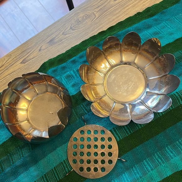 Silver Flower-Shaped Bowls - Picture 1 of 4